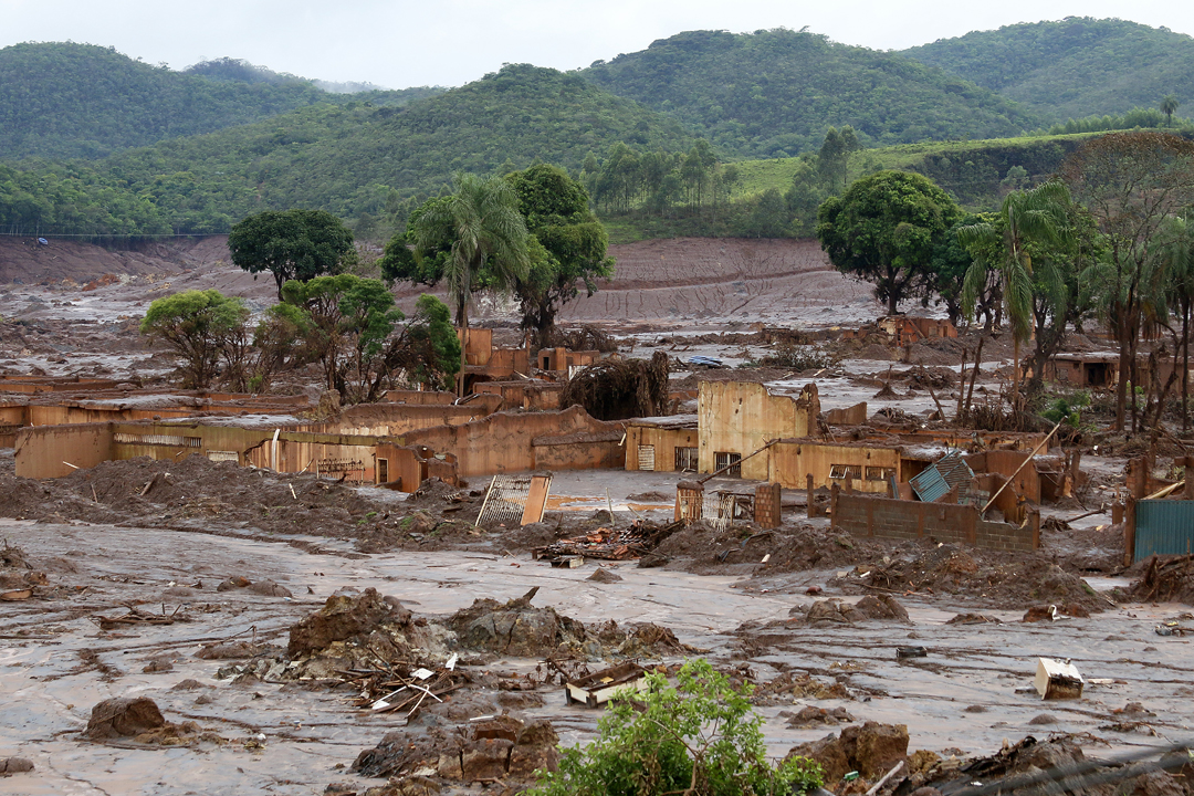 Distrito de Bento Rodrigues, em Mariana (MG), após rompimento de barragem da Samarco Foto: Rogério Alves - 19.nov.2015/TV Senado
