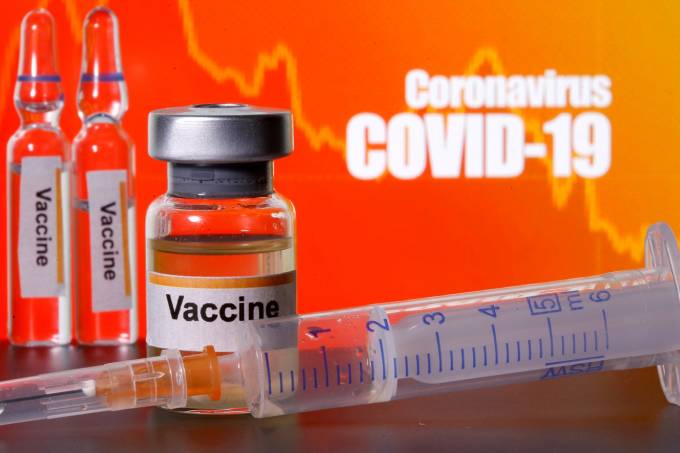 Frascos rotulados como de vacina para Covid-19 em foto de ilustração 10/04/2020 REUTERS/Dado Ruvic (Dado Ruvic/Reuters)